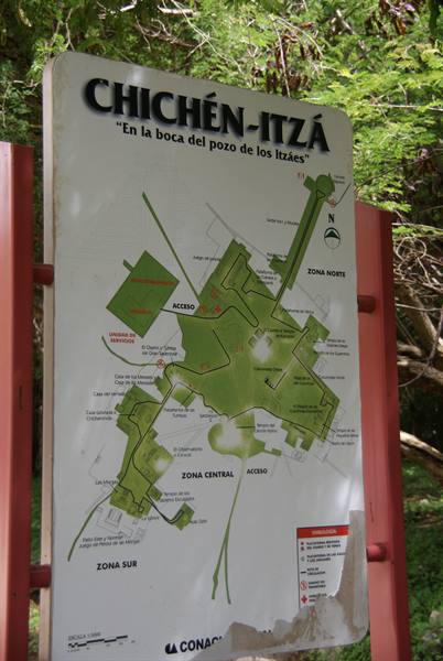 Sign with a map of the Chichén-Itzá archaeological site