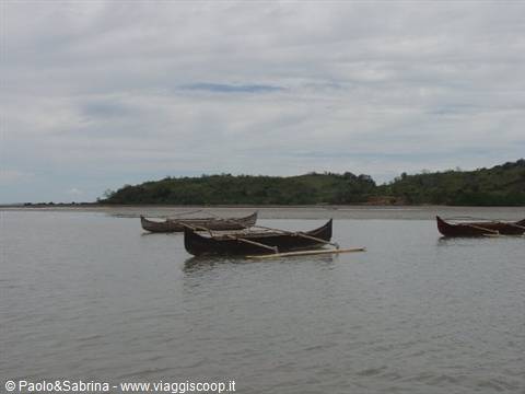 Lake area with mangroves, Lokobe Reserve