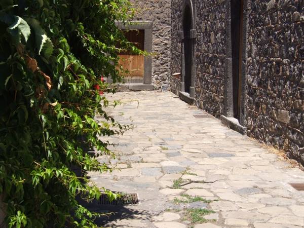 Another glimpse of the Castle courtyard