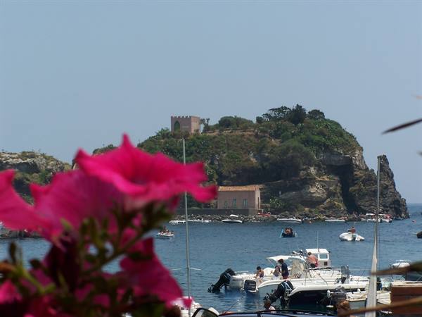 Acitrezza