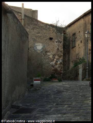 Brolo - Village road