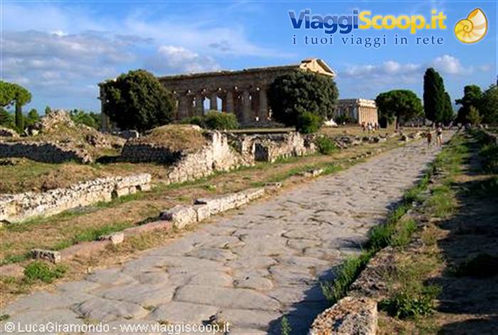 Paestum: the Sacred Way
