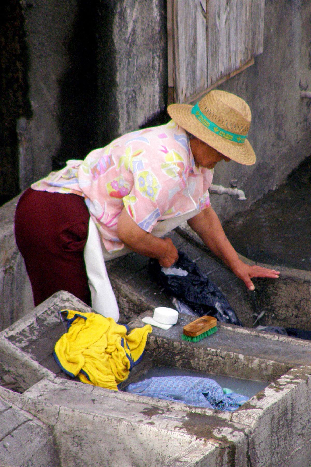 Chipude - woman at the public washhouse