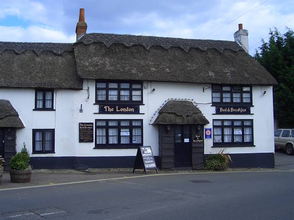 The London thatched pub with white facade and Bed & Breakfast sign