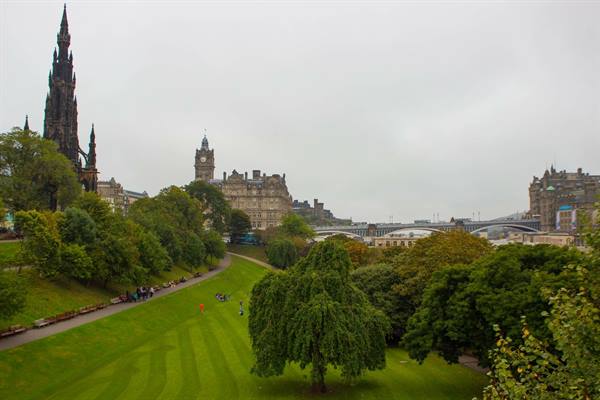 Edinburgh: Scott Monument and Princes Street Gardens under a grey sky