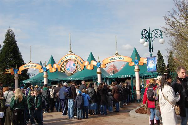 DISNEYLAND PARK ENTRANCE