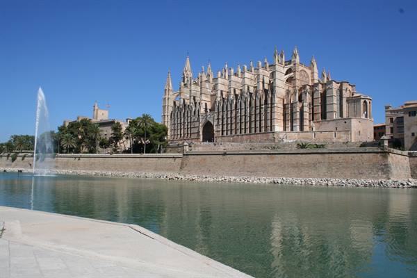 Gothic cathedral of Santa Maria in Palma de Mallorca seen across the pond fountain