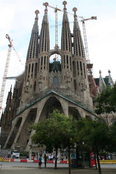 Sagrada Familia in Barcelona, stone spires among construction cranes