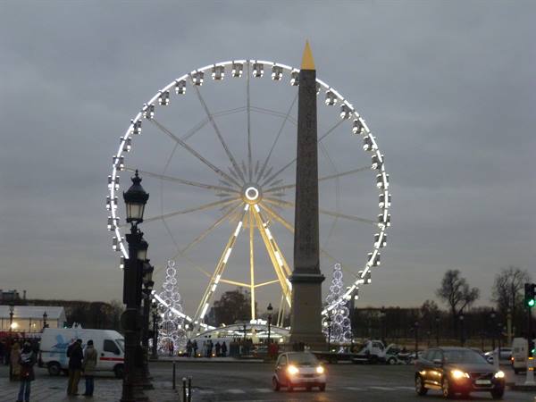 Illuminated Ferris wheel and obelisk at Place de la Concorde, Paris