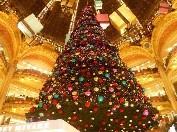 Christmas tree with colorful baubles under the Galeries Lafayette dome
