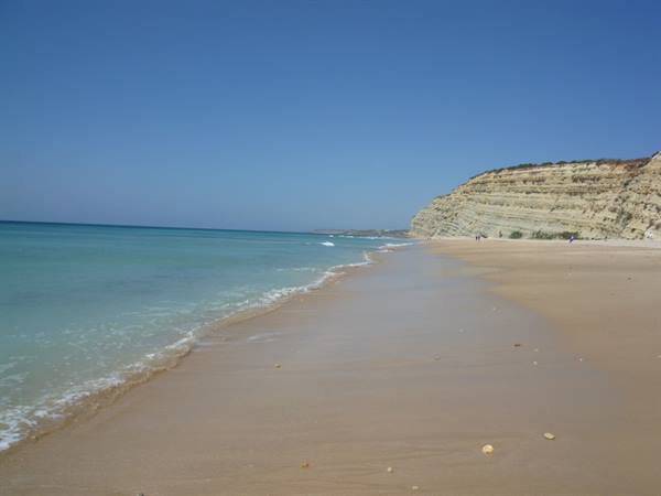 Praia do Porto de Mos near Lagos