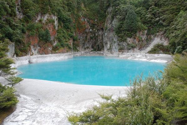 Waimangu valley