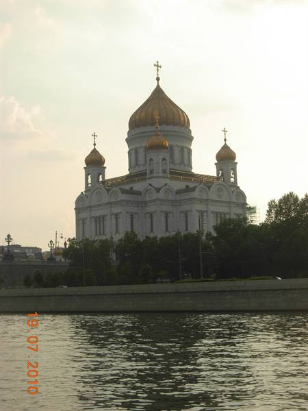 Moscow - Cathedral of Christ the Saviour seen from the Moskva river