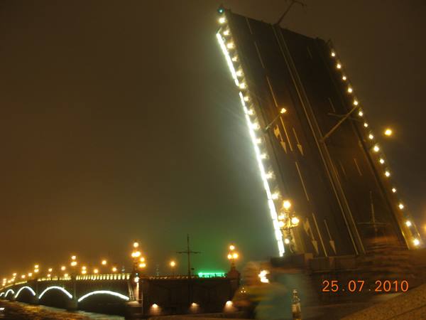 St Petersburg - bridge opening
