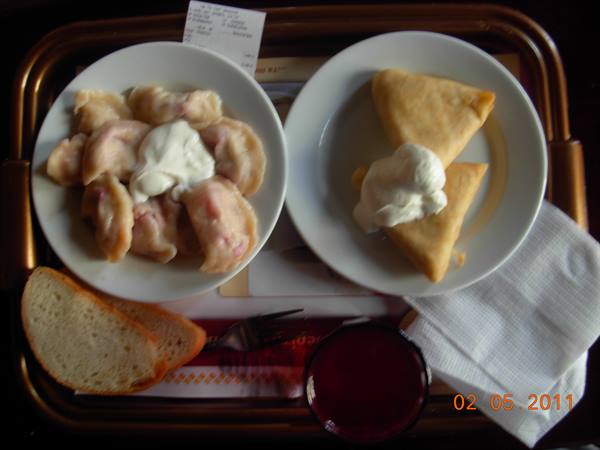 Ukrainian food: varenyky & pancake