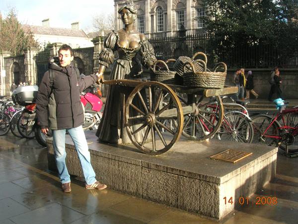 Dublin - Molly Malone statue
