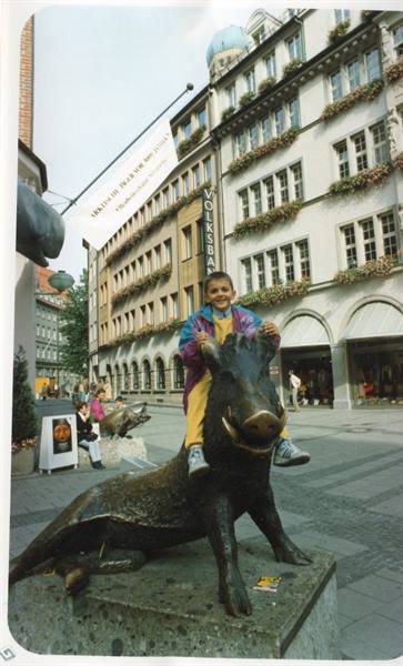 Munich - bizarre statue!