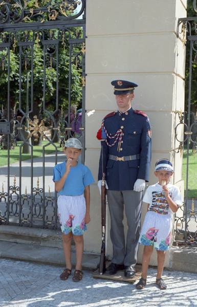 Prague - at the castle with the guard!