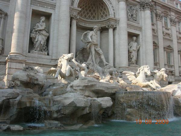 Rome - Trevi fountain