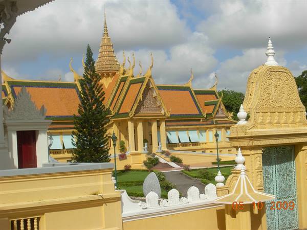 Phnom Penh - royal palace 