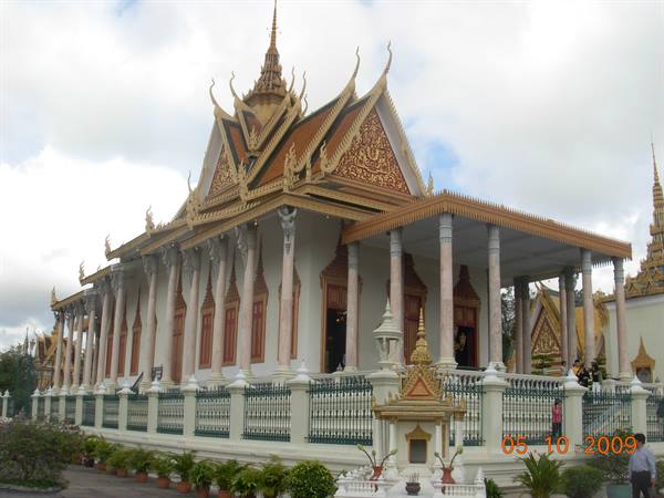 Phnom Penh - silver pagoda