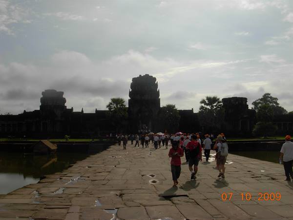 Siem Reap - entrance to Angkor