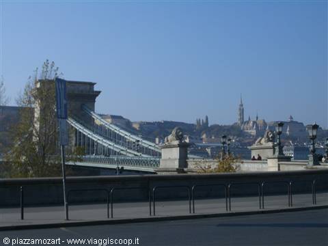 Budapest: stone lions guard the Chain Bridge under a clear blue sky