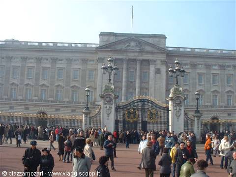 Crowds of tourists gather in front of Buckingham Palace gates, London