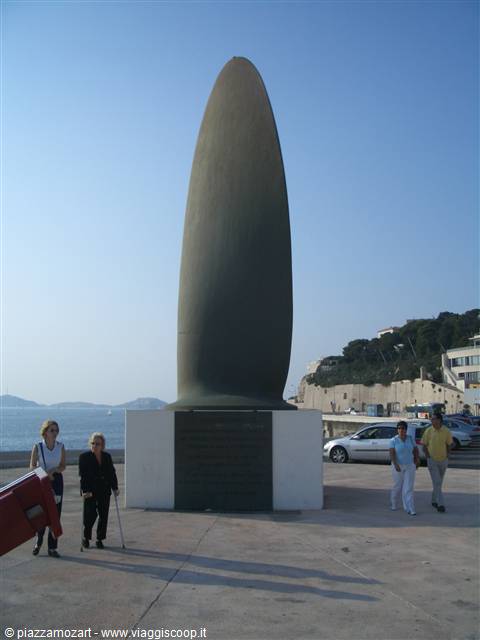 monument to the foreigner