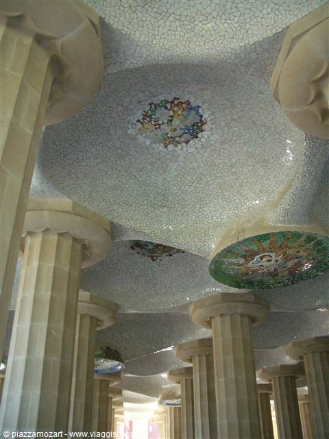 Hundred Columns Chamber at Park Güell: stone pillars and mosaic ceiling