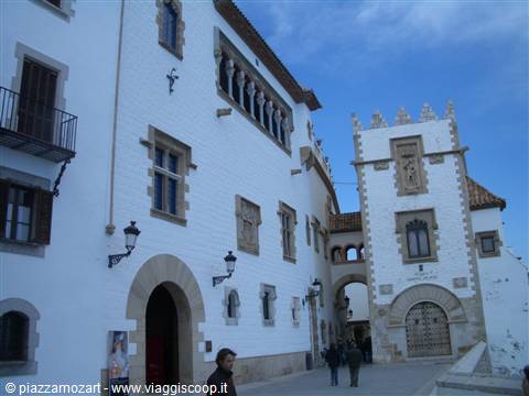 Palau Maricel in Sitges: white facades, arches and mullioned windows under blue sky