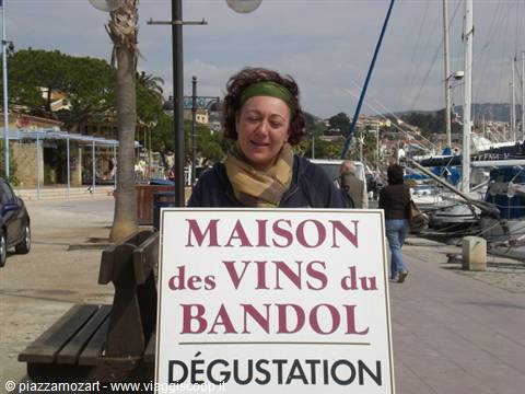 Woman holding Maison des Vins du Bandol sign at the marina
