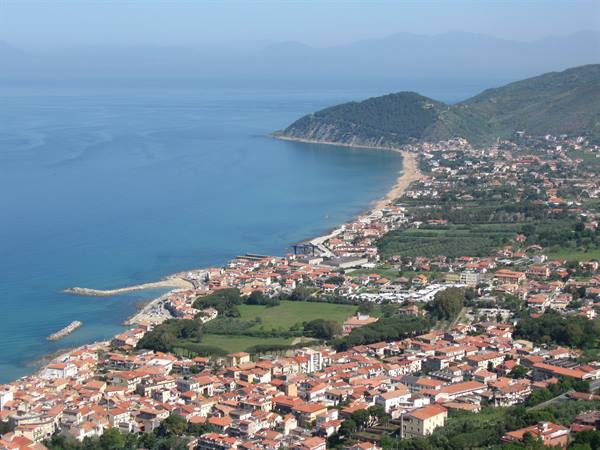 Santa Maria di Castellabate: red-roofed houses, sandy beach and blue sea