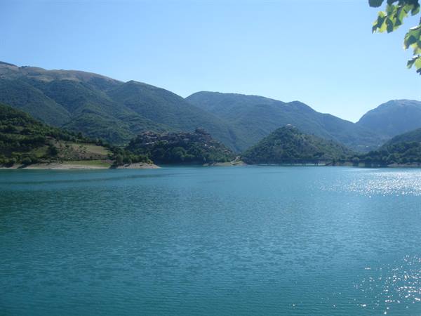 CASTEL DI TORA