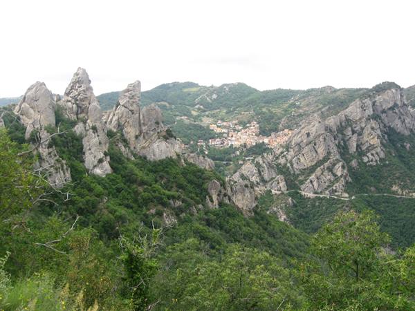 Village nestled among rocky pinnacles of the Dolomiti Lucane, Castelmezzano