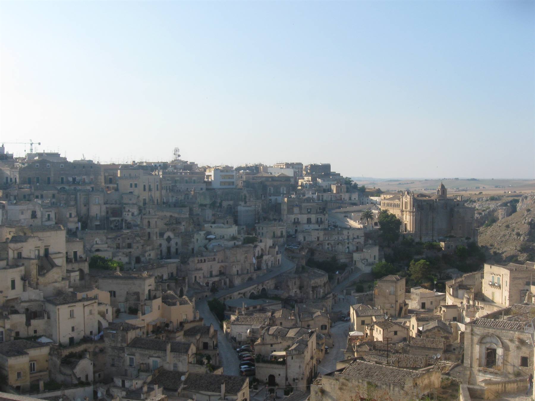 I Sassi di Matera, case di tufo sotto la luce chiara del mattino