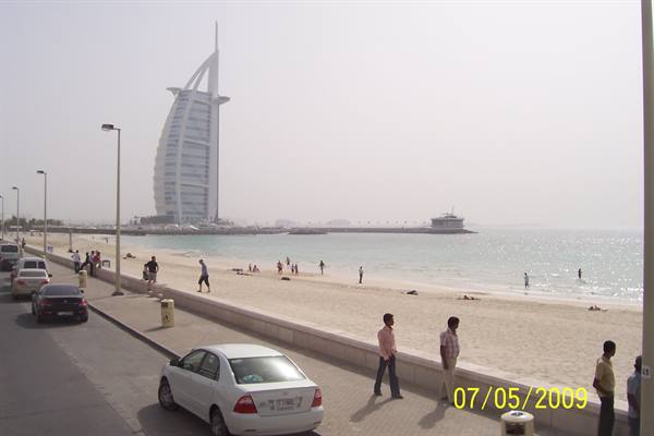 AL BURJ FROM THE PROMENADE