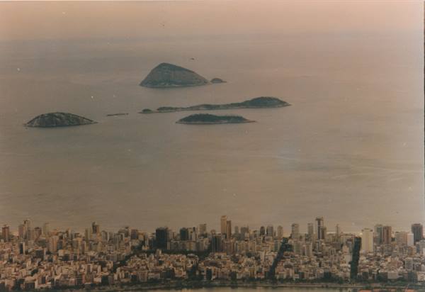 islets in front of Copacabana