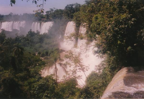 Iguaçu falls from the Argentine side
