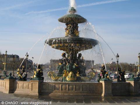 the big fountain of Place de la Concorde