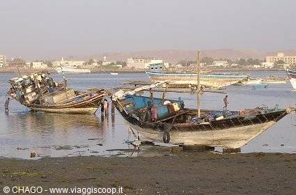 feluccas at low tide