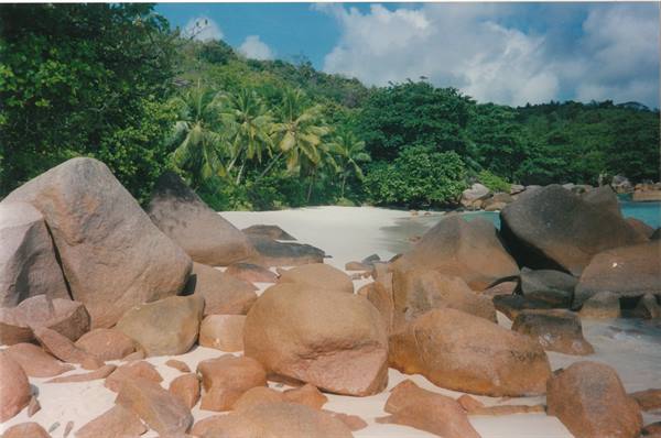 the granite Anse Lazio in Praslin