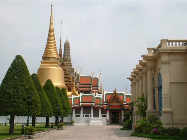 view of the Phra Si Rattana Chedi
