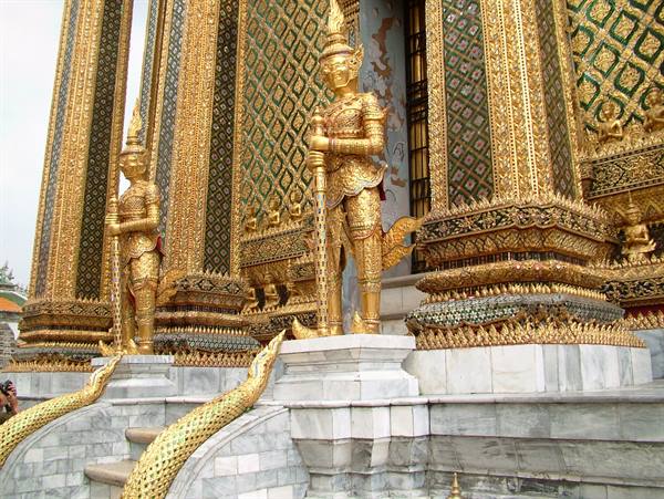 guarding the Chedi