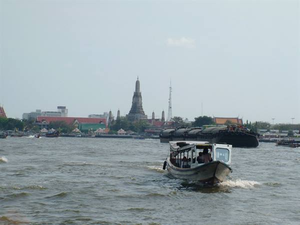 Ferry crossing the Chao Phraya river in front of Wat Arun, Bangkok