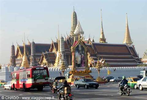 Traffic passing in front of Wat Phra Kaew, Bangkok