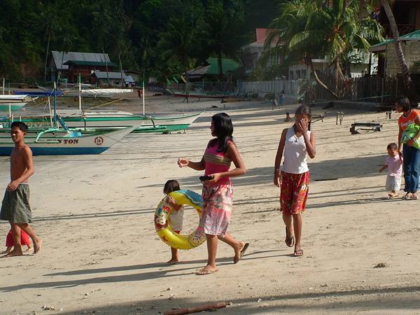 the inhabitants of El Nido