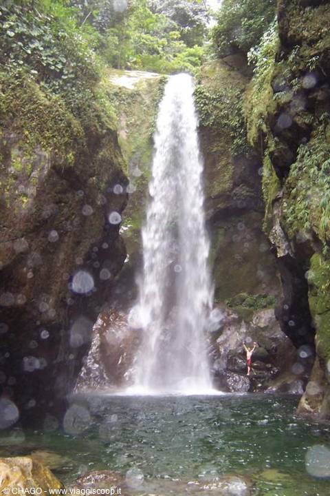 Pico Bonito waterfall 