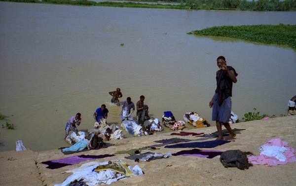 laundry on the Niger