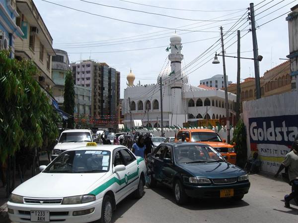 Taxis and cars in traffic in front of the white mosque